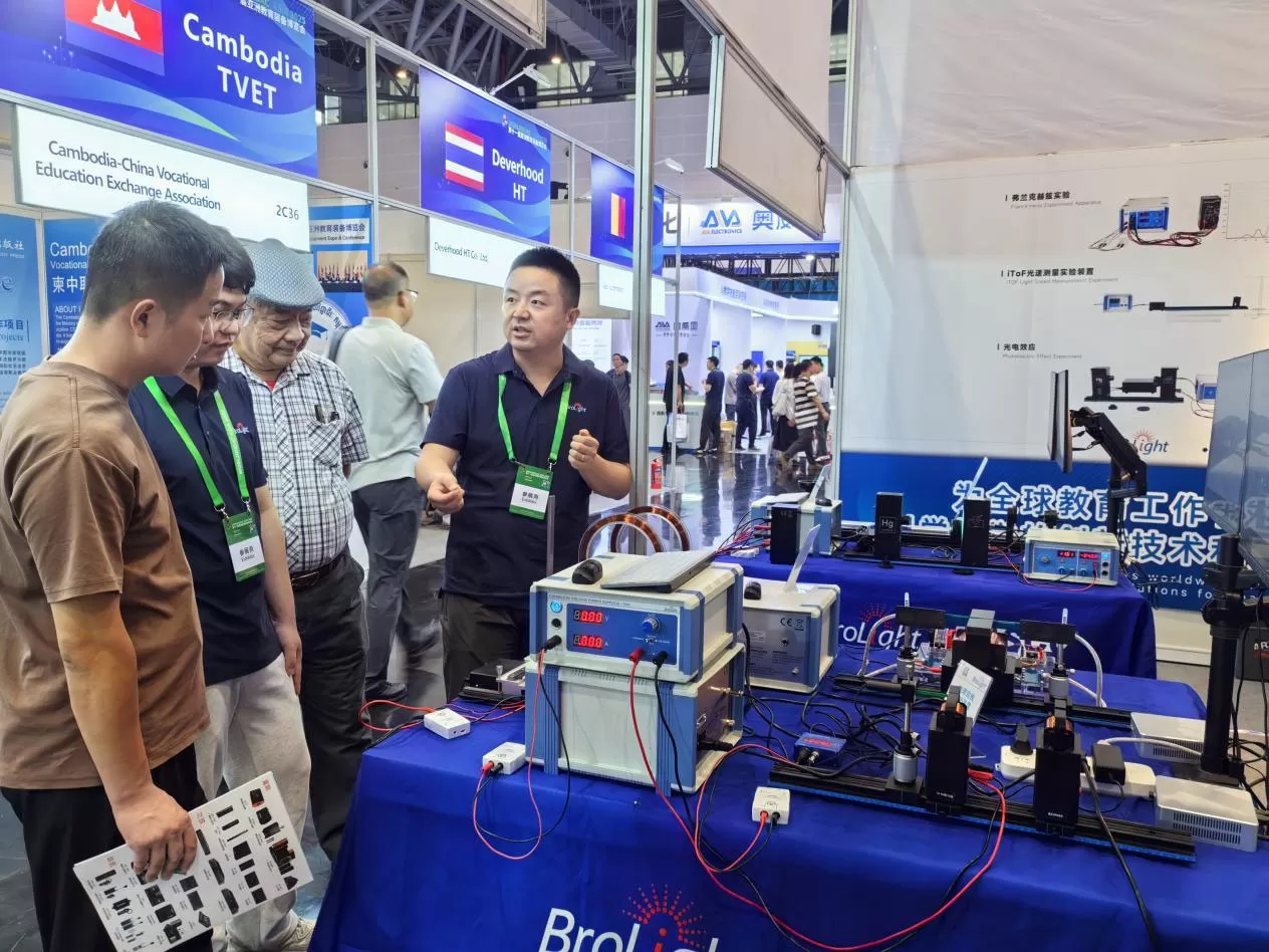 brolight-at-worlddiac-in-hangzhou-showcasing-hand-on-physics-science-education-solutions-5.jpg